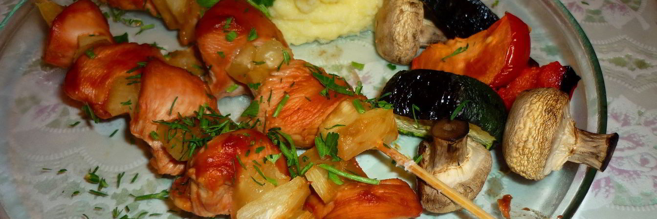 Куриный шашлык по-домашнему с грибами и ананасами