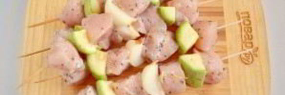 куриный шашлык по-гречески с соусом