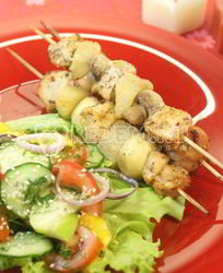 Куриный шашлык с острым салатом