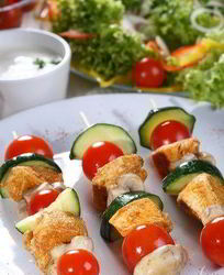 Куриные шашлыки с грибами и черри