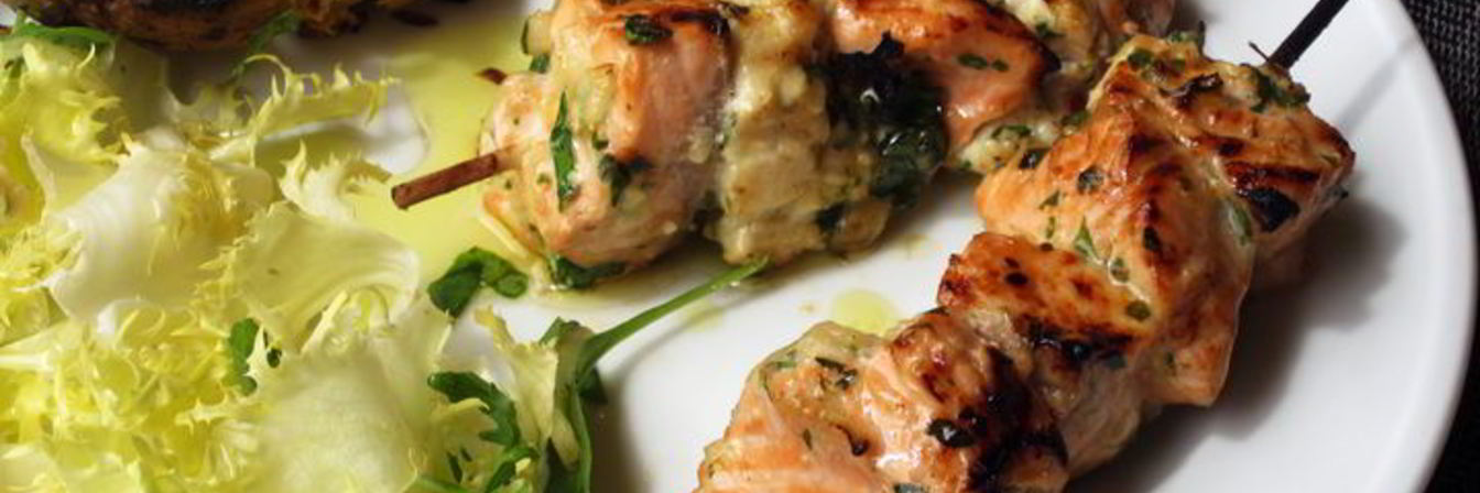 Разноцветный рыбный шашлык