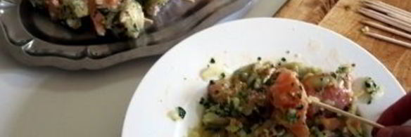 разноцветный рыбный шашлык