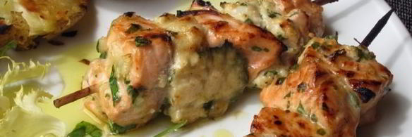 разноцветный рыбный шашлык