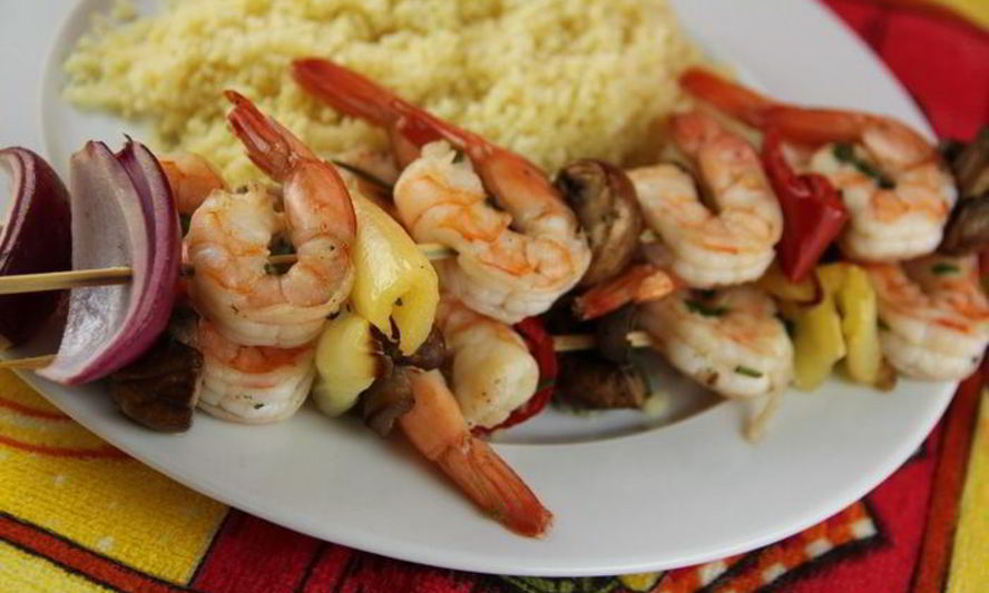 Рецепт шашлычков из креветок с овощами и грибами