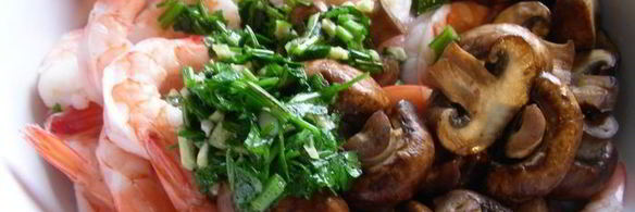 шашлычки из креветок с овощами и грибами