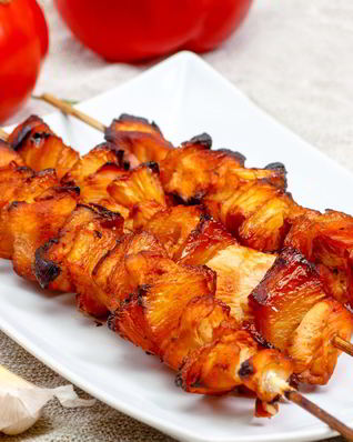 Шашлычки из куриного филе и ананасов