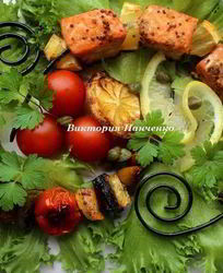 Шашлычки из лосося и овощей