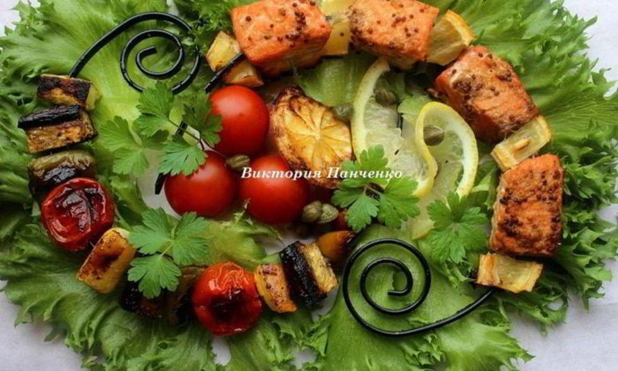 Рецепт шашлычков из лосося и овощей