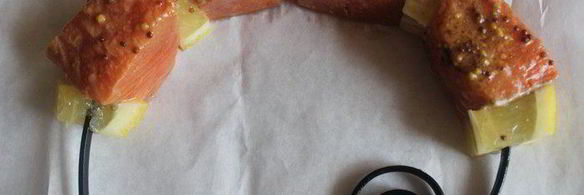 шашлычки из лосося и овощей