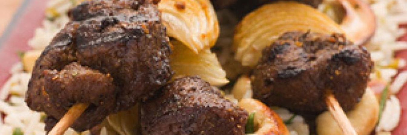 Шашлык из баранины с кешью и рисом