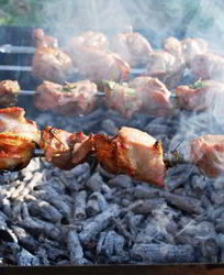 Шашлык из баранины с кинзой и луком