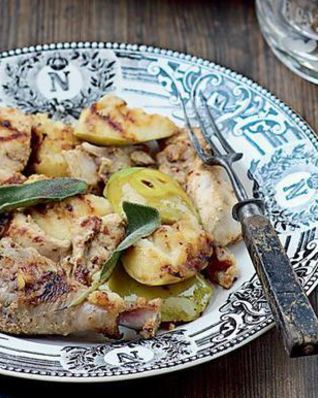 Шашлык из горчичной цесарки с яблоками