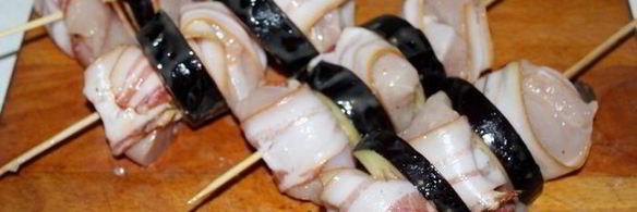 шашлык из куриной грудки с беконом