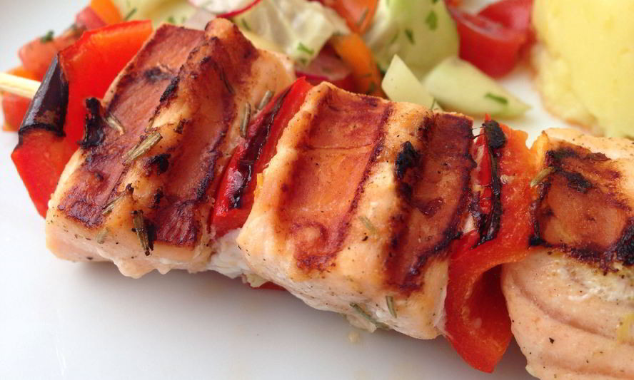 Рецепт шашлыка из лосося с черри в розмариновом маринаде