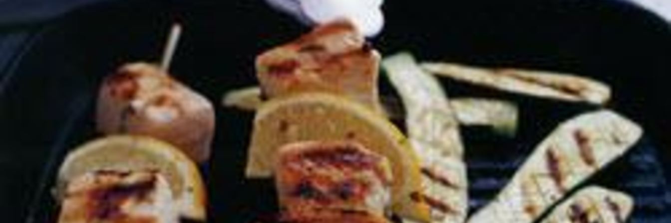 Шашлык из рыбы-меч с жареными кабачками