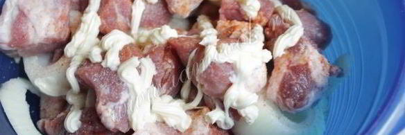 шашлык из свинины на минералке