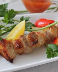 Шашлык из свинины с лимоном и луком
