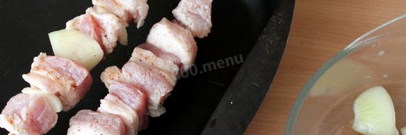 шашлык из свинины с лимоном и луком