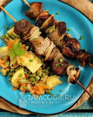 Шашлык из свинины с овощами в духовке