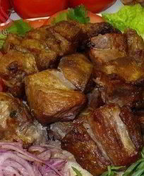 Шашлык из свинины в духовке на луковой подушке