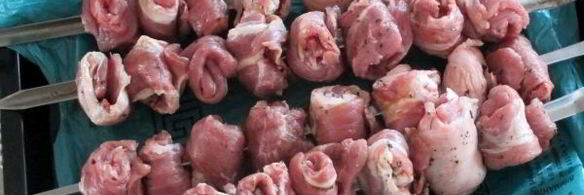 шашлык из свинины в виде рулетиков