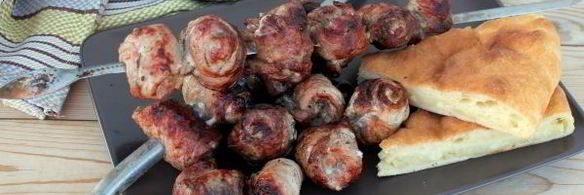шашлык из свинины в виде рулетиков
