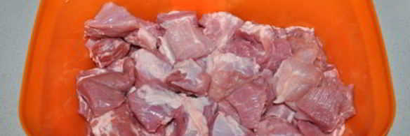 шашлык, маринованный в луке и масле