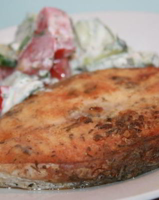 Ароматные жареные стейки лосося