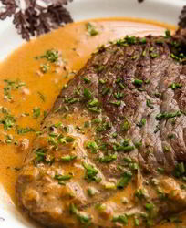 Говяжий стейк с соусом