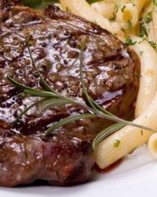 Говяжьи стейки с горчичным соусом