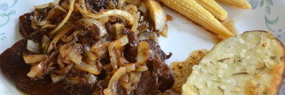 пряно-сладкие говяжьи стейки на сковороде