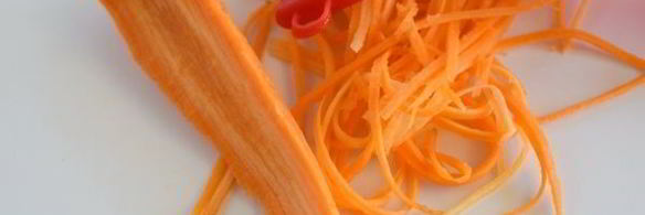 рыбный стейк на подушке из овощей в пергаменте