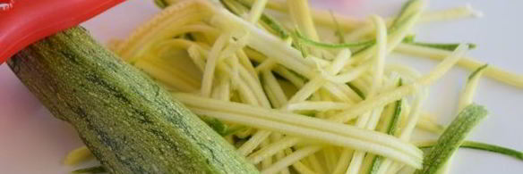 рыбный стейк на подушке из овощей в пергаменте