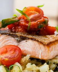 Стейк из форели с картофелем