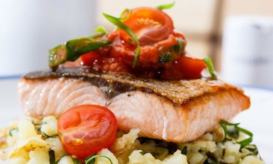 Рецепт стейка из форели с картофелем