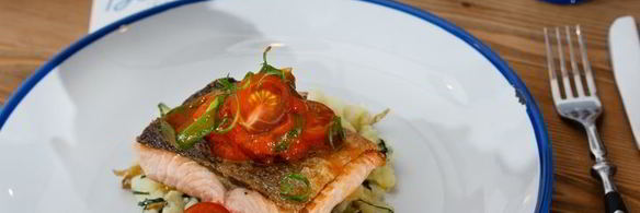 стейк из форели с картофелем