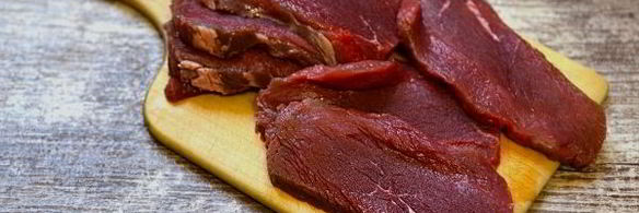 стейк из говядины на сковороде