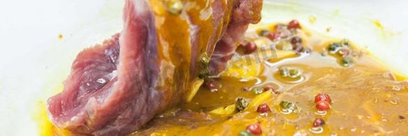 стейк из говядины с абрикосовыми дольками