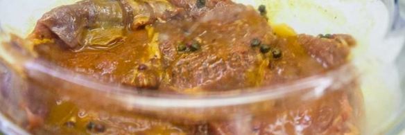 стейк из говядины с абрикосовыми дольками