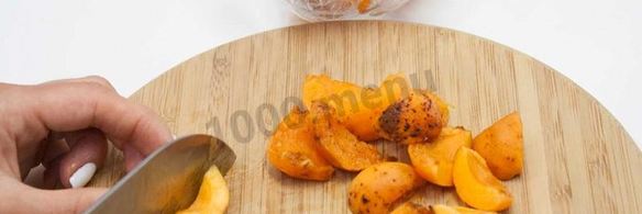 стейк из говядины с абрикосовыми дольками