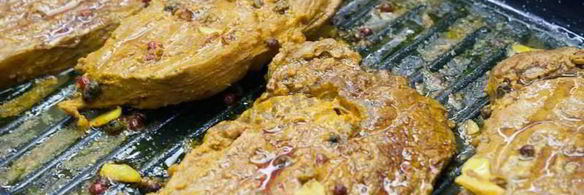 стейк из говядины с абрикосовыми дольками