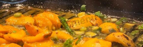 стейк из говядины с абрикосовыми дольками