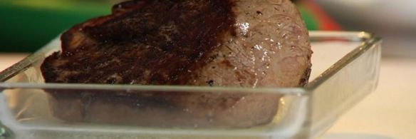 стейк из говядины с шоколадным соусом и овощами вок