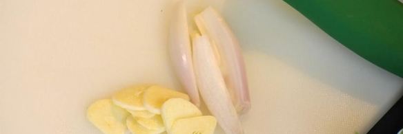 стейк из говядины с шоколадным соусом и овощами вок