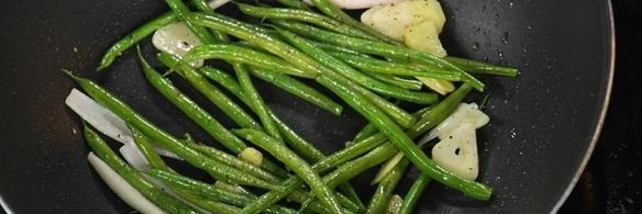 стейк из говядины с шоколадным соусом и овощами вок