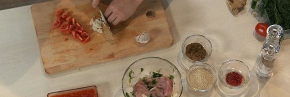 стейк из индейки с чечевицей и томатным соусом