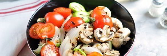 стейк из лосося с овощами-гриль