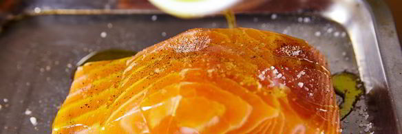 стейк из лосося с овощами