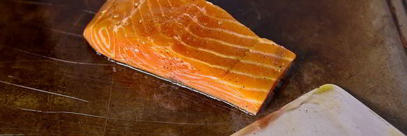 стейк из лосося с овощами