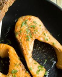 Стейк из лосося с пряностями